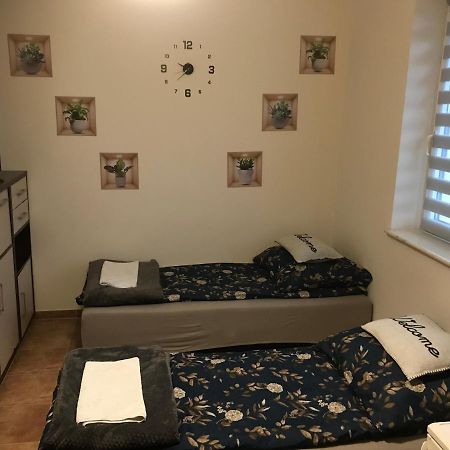 Kris Apartment Kajetany エクステリア 写真