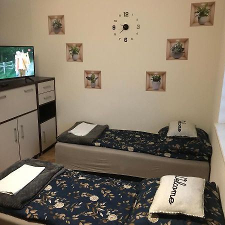 Kris Apartment Kajetany エクステリア 写真