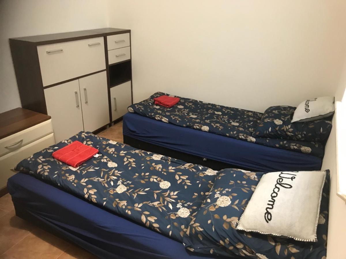 Kris Apartment Kajetany エクステリア 写真