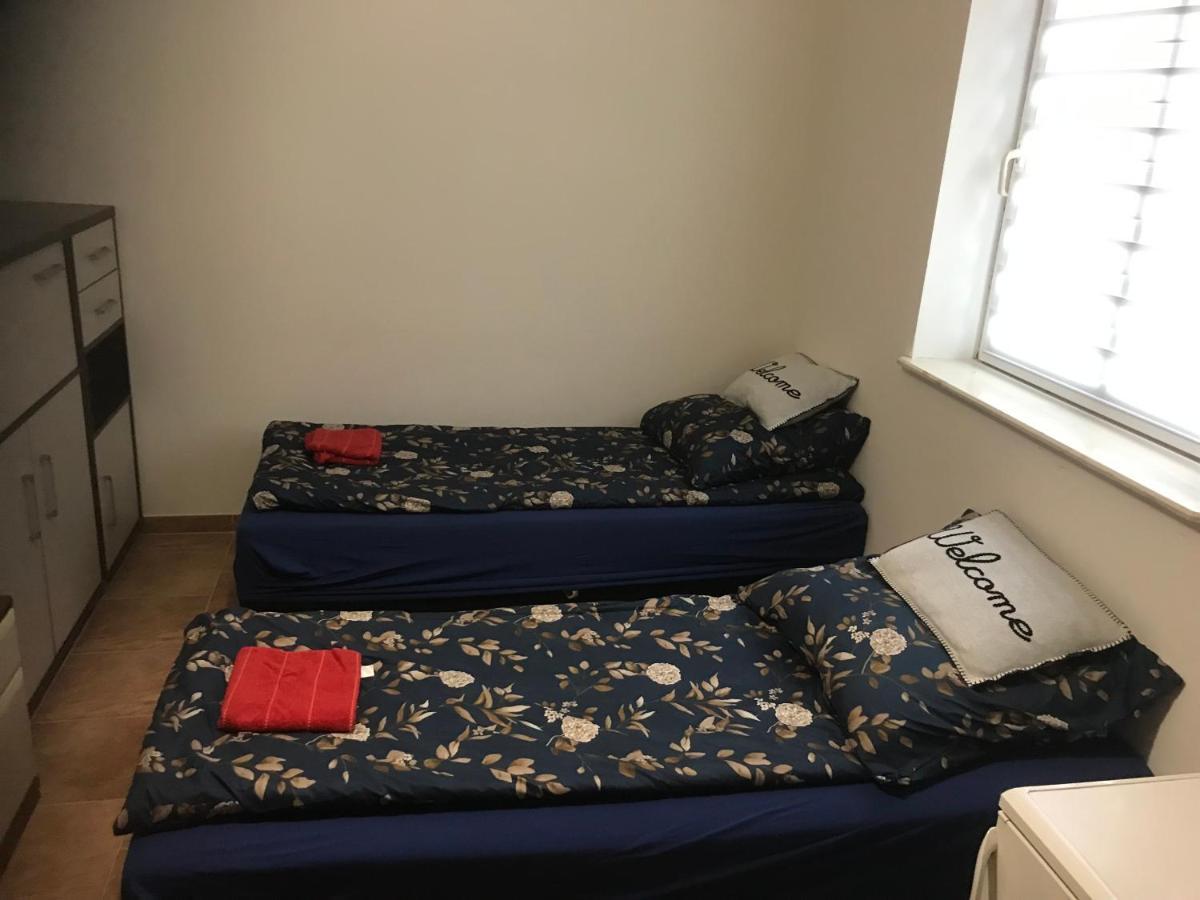 Kris Apartment Kajetany エクステリア 写真