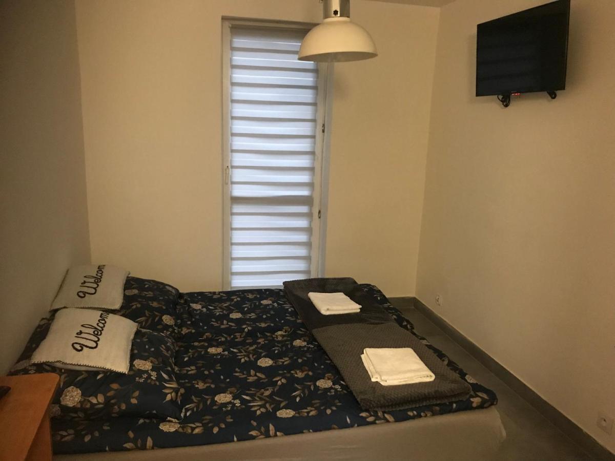 Kris Apartment Kajetany エクステリア 写真