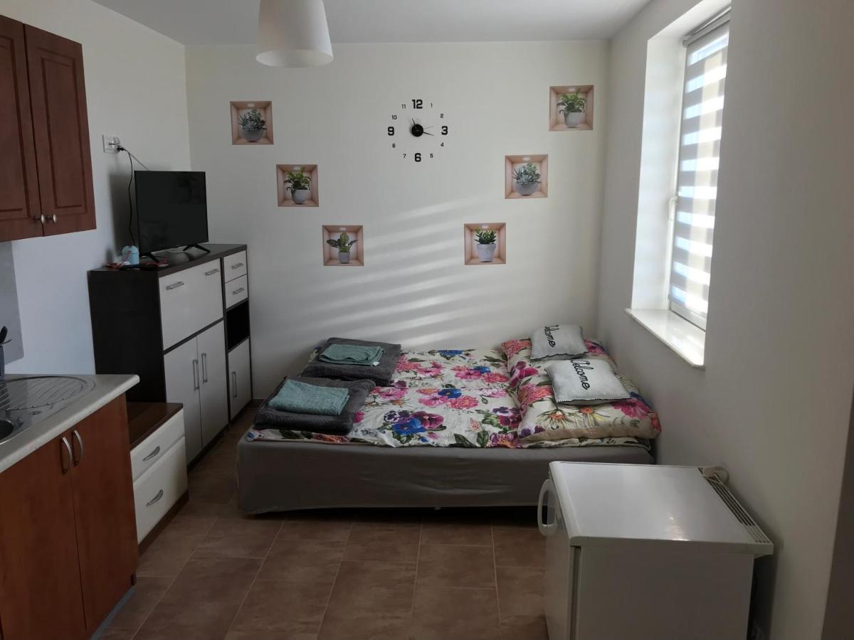 Kris Apartment Kajetany エクステリア 写真